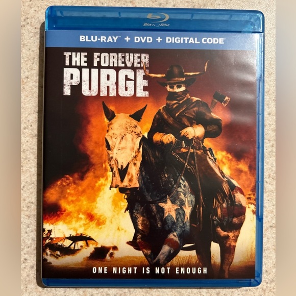 The Forever Purge Blu-ray + DVD + Digital Code - Picture 1 of 3